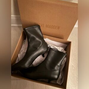 Steve Madden Sleek Edgee Black Heeled Boots BRAND NEW NEVER WORN